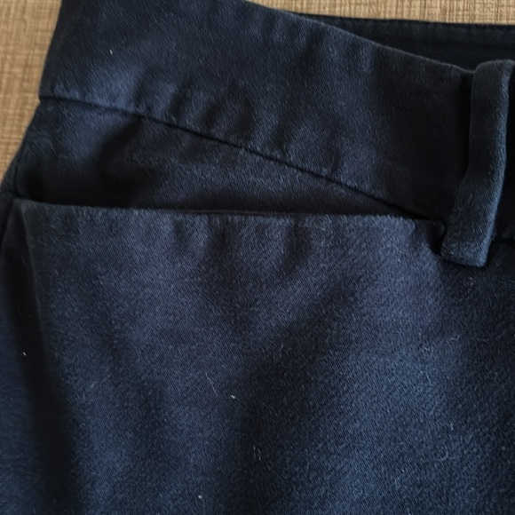 Ann Taylor navy blue cropped pants. Excellent Used Condition. Size 6 petite - Picture 4 of 6